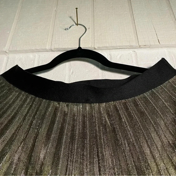 Black & Gold MIDI Skirt Pleated Size Medium Party Wedding Stretch Waist Shiny - Picture 9 of 9